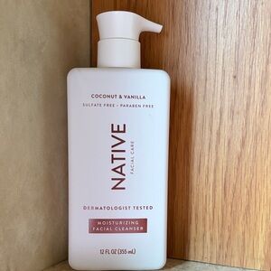Native Coconut & Vanilla Moisturizing Cleanser